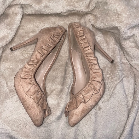 Bcbg beige ruffle pump - Picture 6 of 8